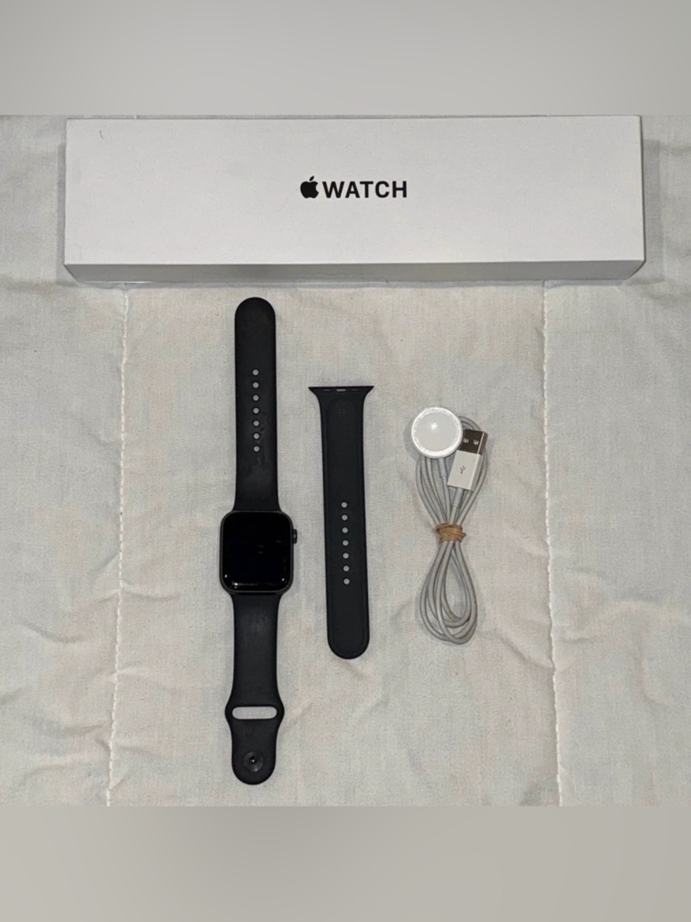 Apple Watch SE (1st Gen) 44mm Aluminum Space Grey - GPS - With Original Box, Ban